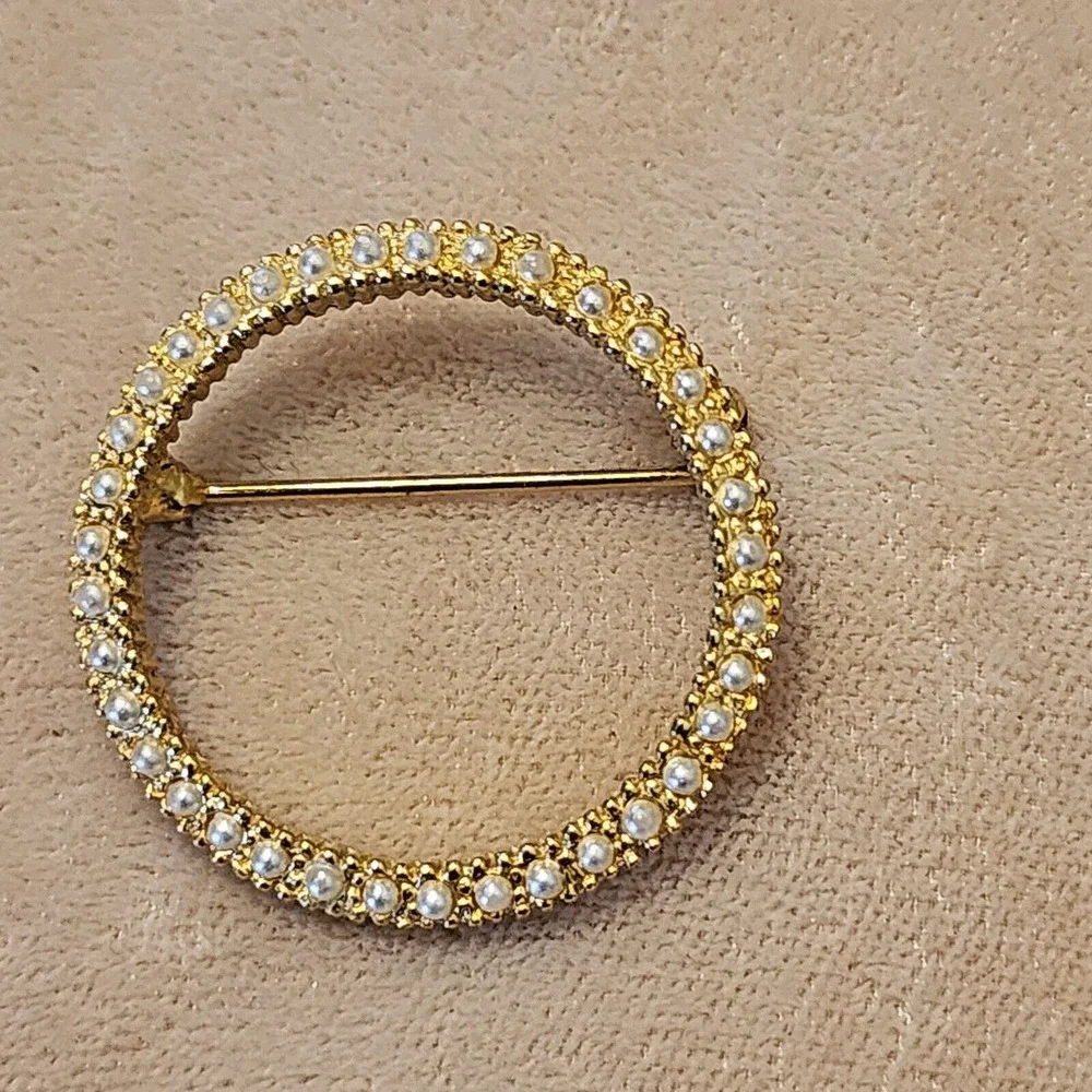 Vintage Brooch with Faux Pearls